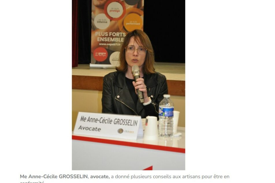 Anne cécile GROSSELIN en train de s'exprimer à l'assemblée générale de la CAPEB